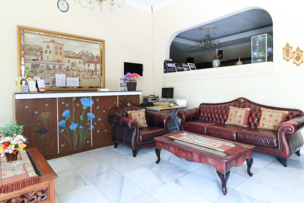 Andrin Daspatt Hotel - Housity