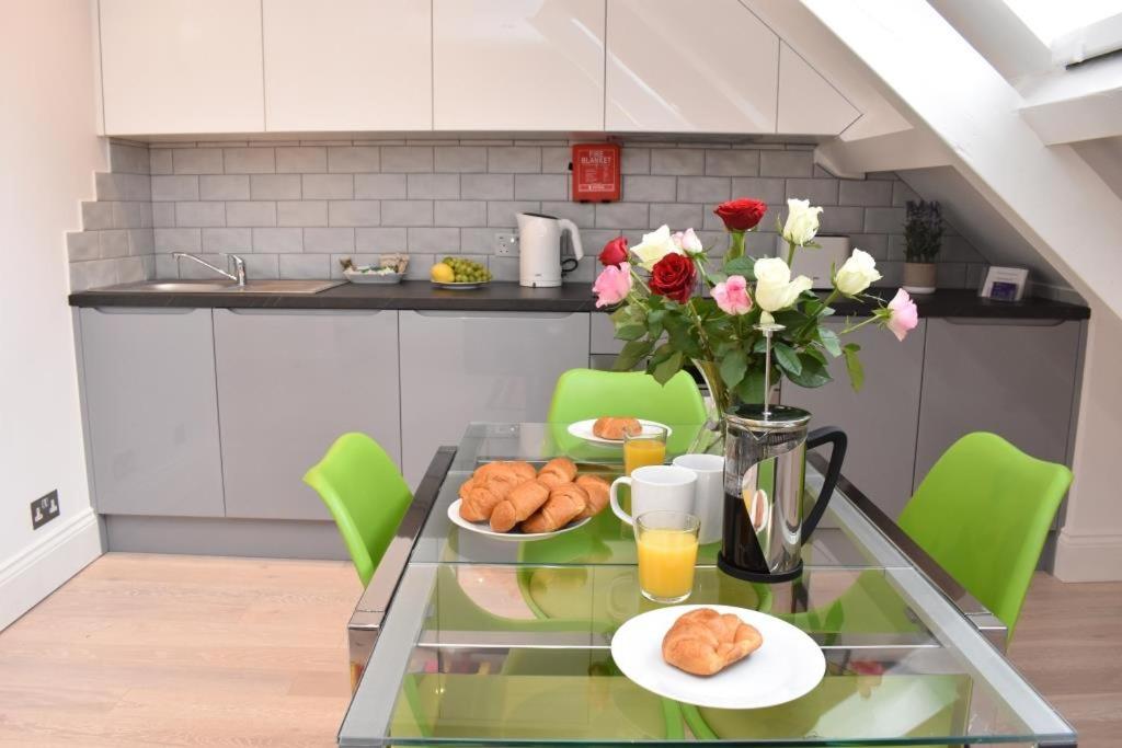 Apt 3, Opera House ensuite 4th Floor by Indigo Flats - Housity