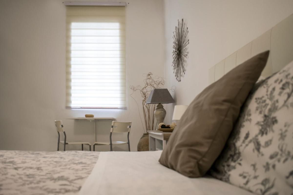La Dolce Vita - Housity