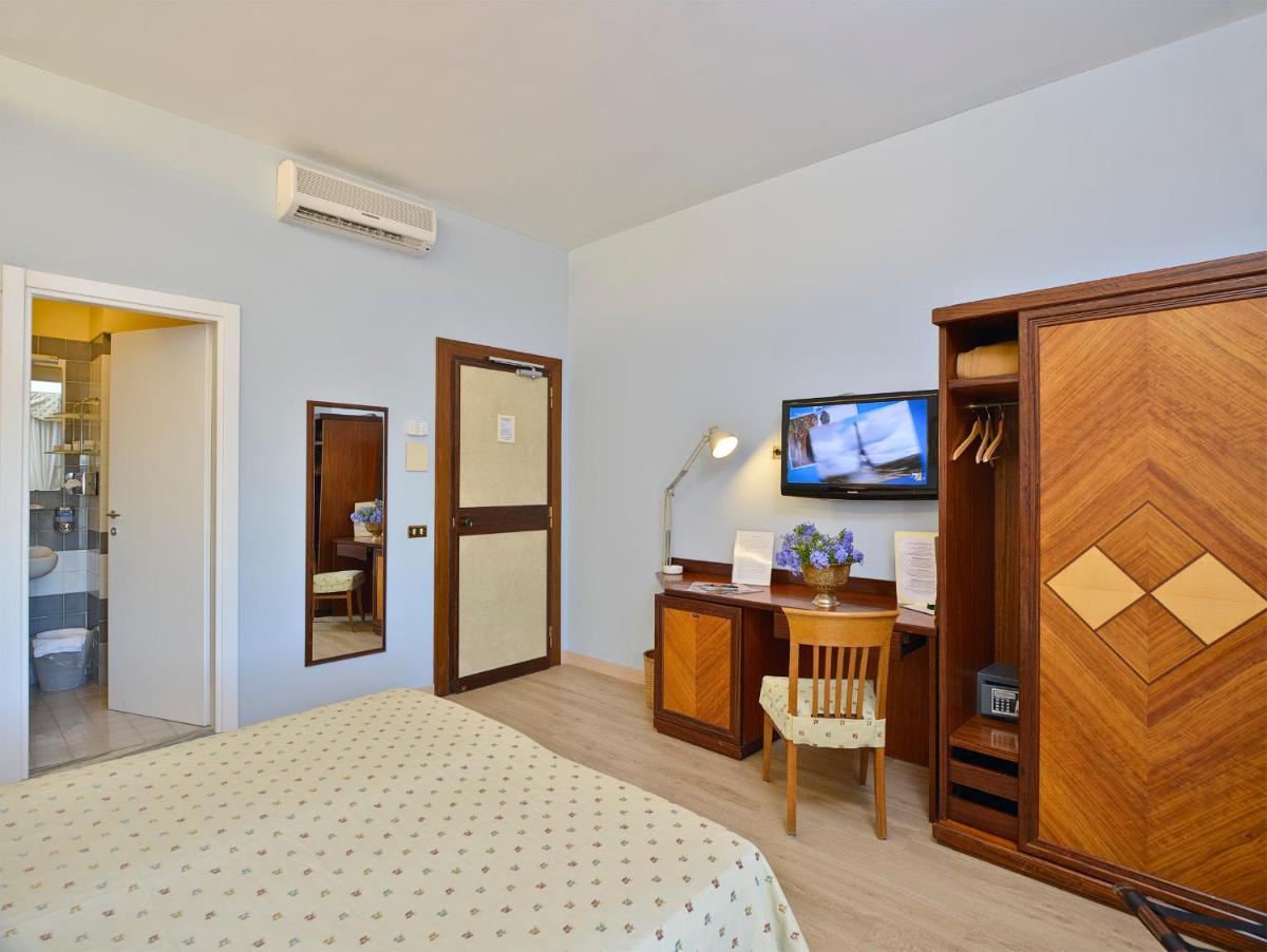 Hotel Cacciani - Housity