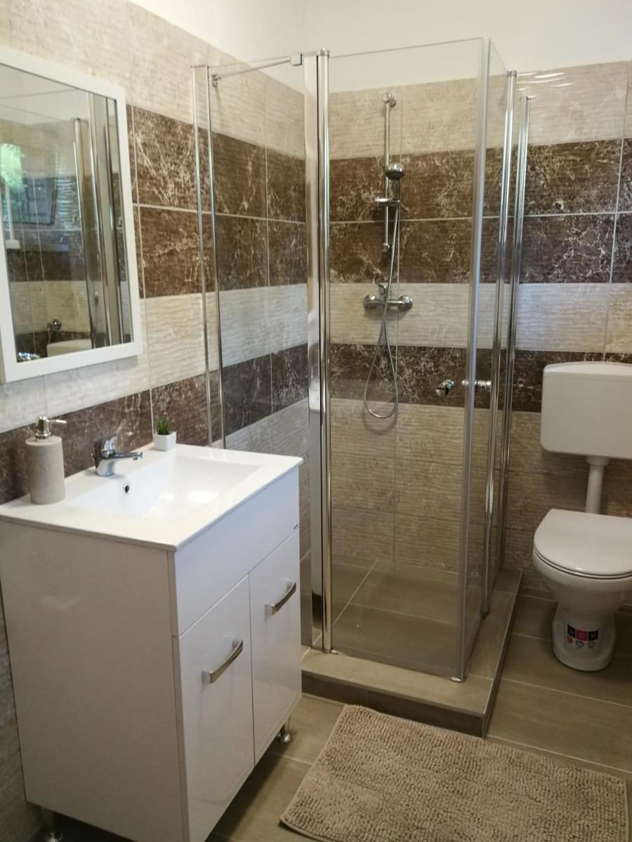 Lila Akác Vendégház Esztergom - Housity