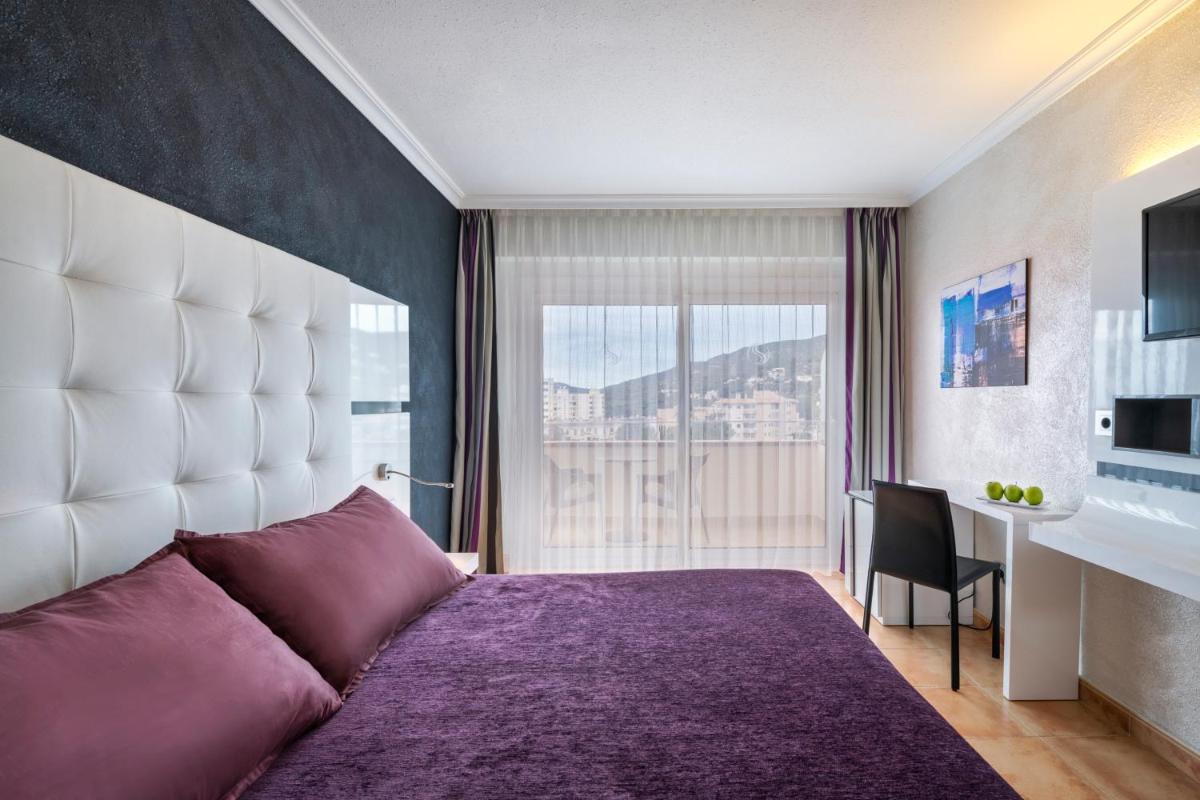Cama o camas de una habitación en Salles Hotels Marina Portals