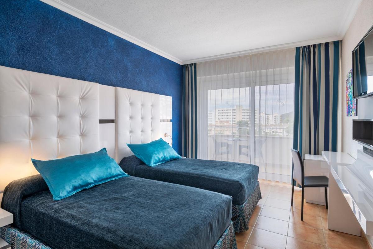Cama o camas de una habitación en Salles Hotels Marina Portals