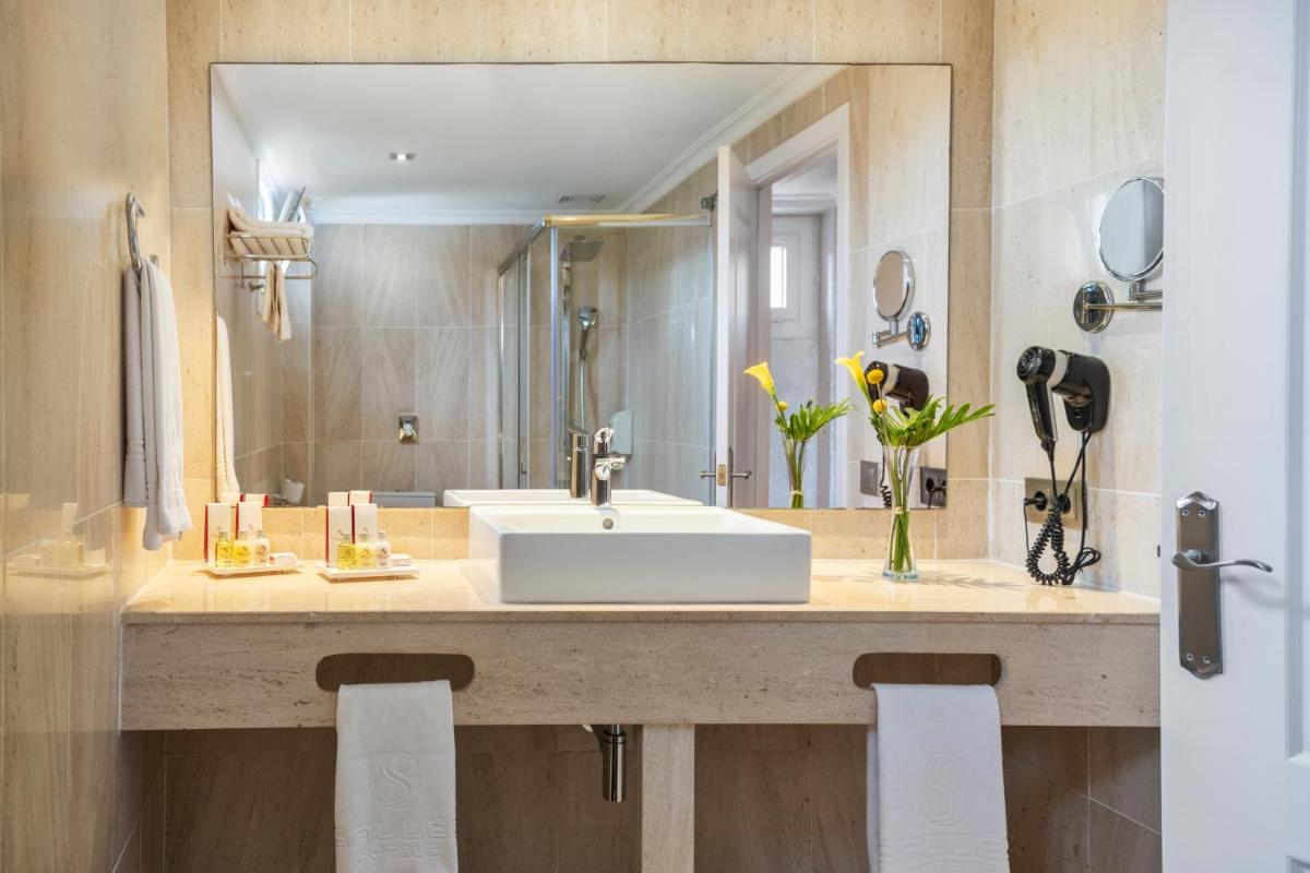 Un baño de Salles Hotels Marina Portals