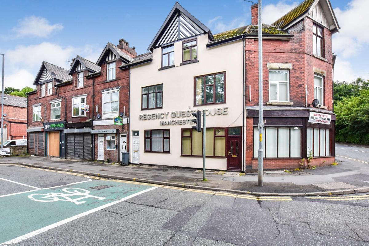 Regency GuestHouse Manchester North - Housity