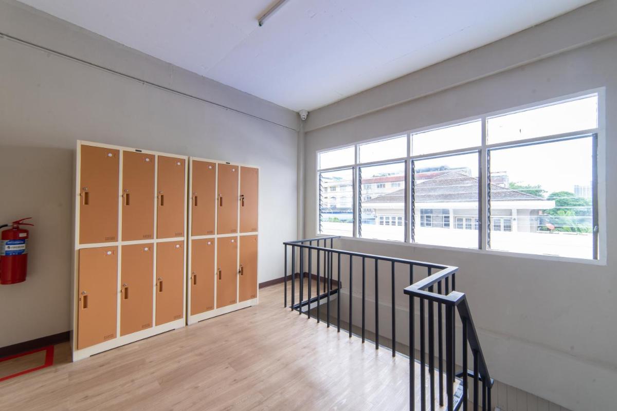 Napa Hostel Samrong Station - Housity