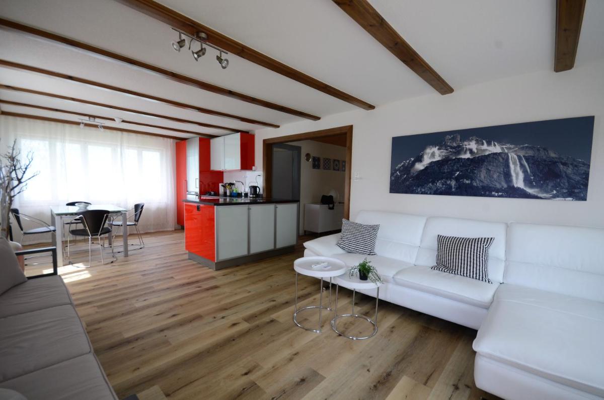 Lake House - Housity