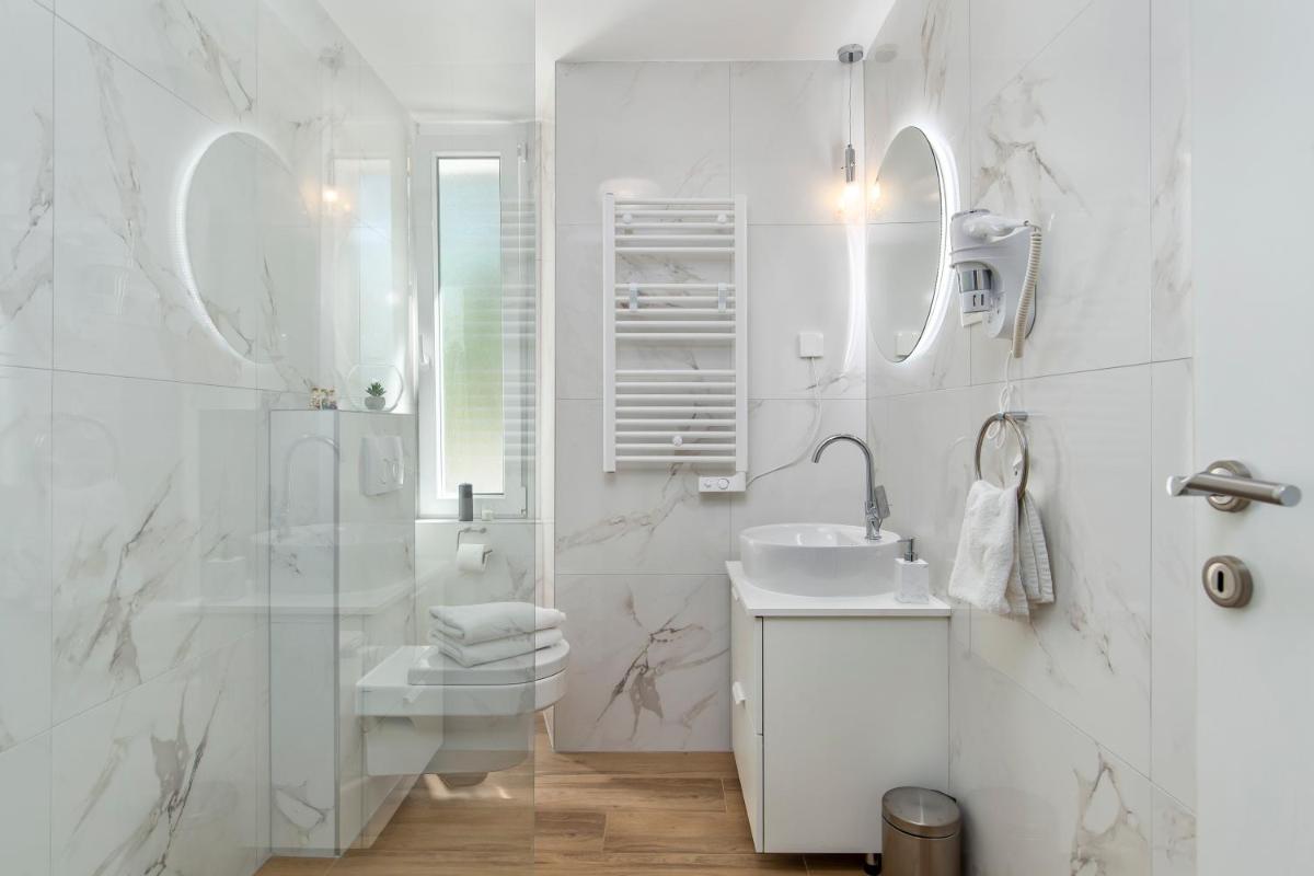 InCenter Korzo Studio Apartments Rijeka - Housity