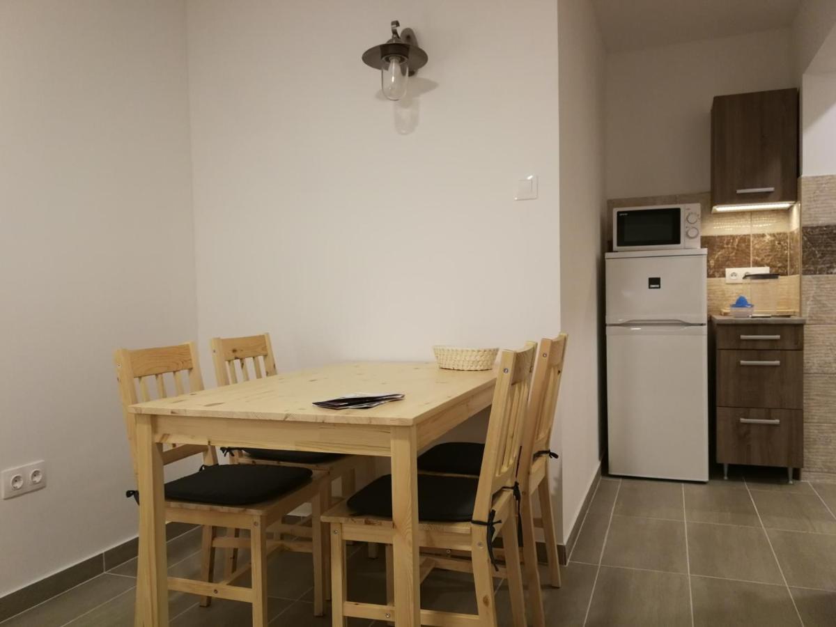 Lila Akác Vendégház Esztergom - Housity