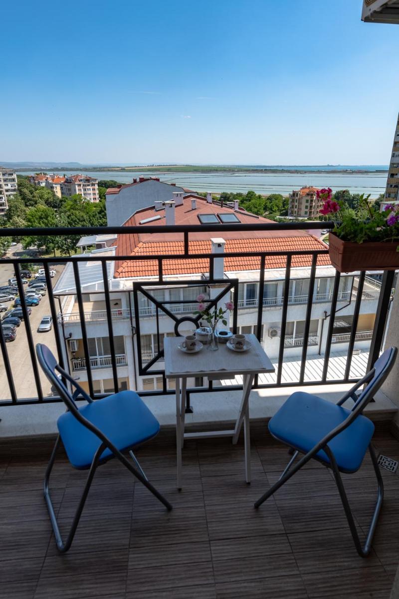 VacationBS - Sea and Lake Panorama - Housity