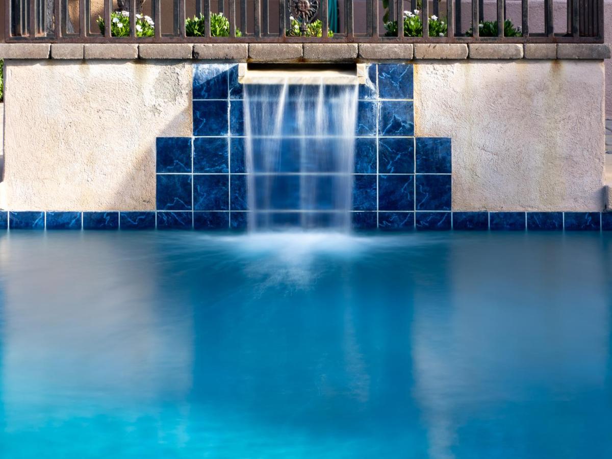 Sky Ranch Lodge - Housity