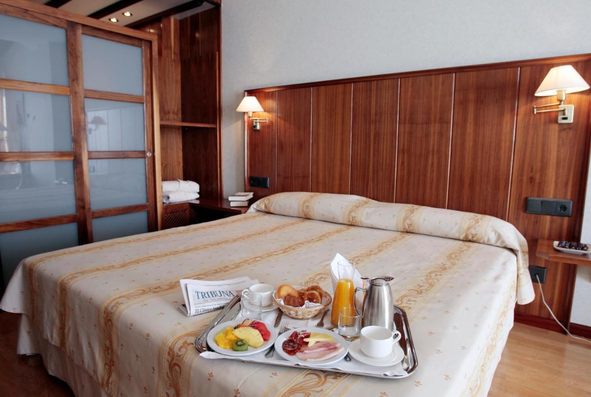 Comida en o cerca de este hotel