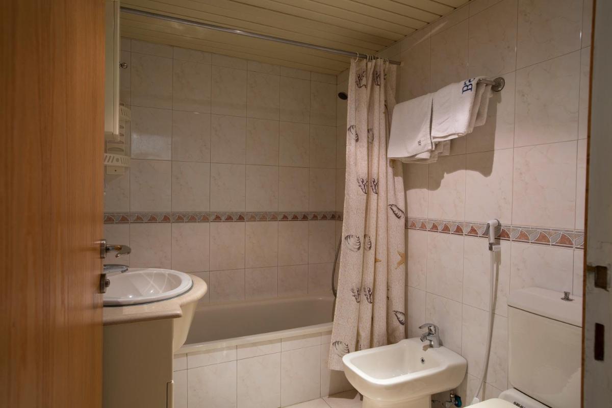 Adma Blue Screen - Housity