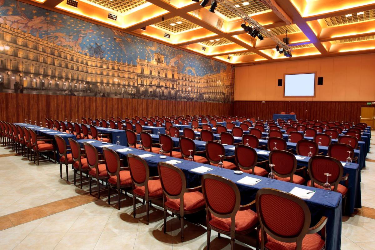 Zona business o sala de conferencias en Hotel Doña Brígida – Salamanca Forum