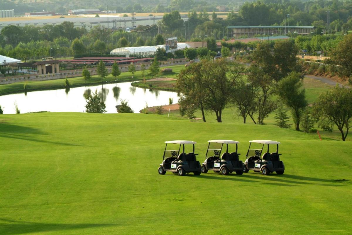 Instalaciones para jugar al golf en el hotel o alrededores