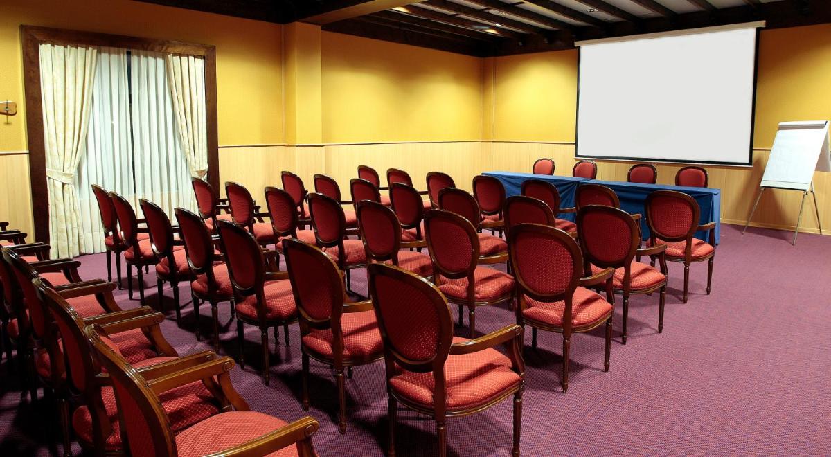 Zona business o sala de conferencias en Hotel Doña Brígida – Salamanca Forum