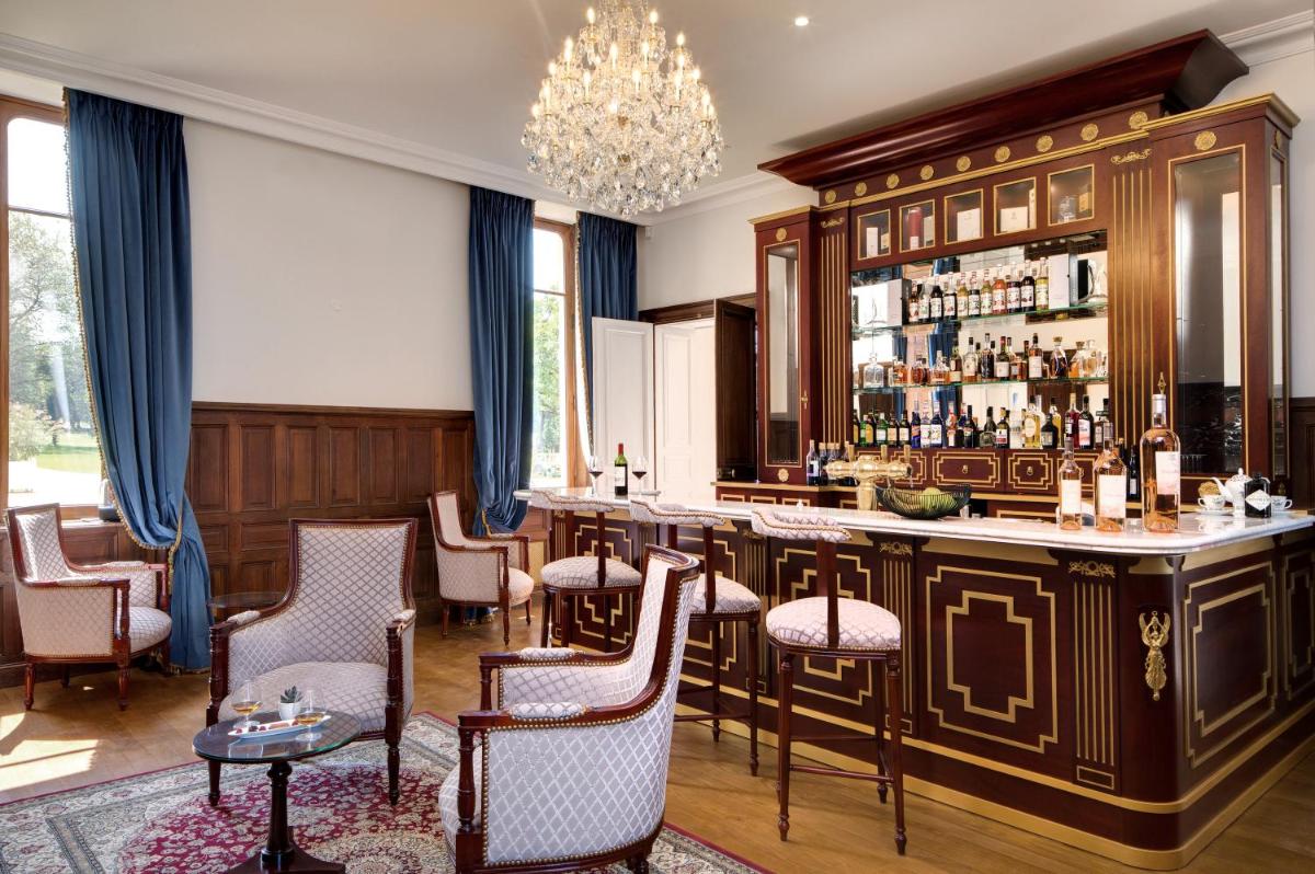 Salon ou bar de l'établissement Alexandra Palace - La Maison Younan