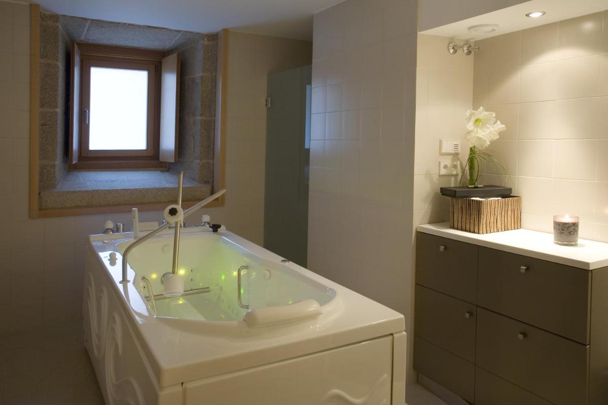 Un baño de Parador de Santo Estevo