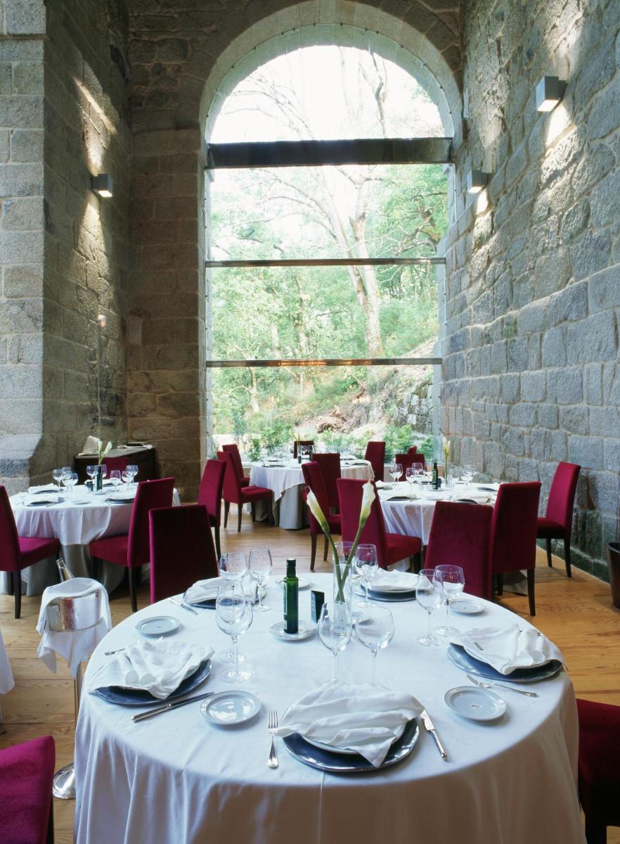 Un restaurante o sitio para comer en Parador de Santo Estevo