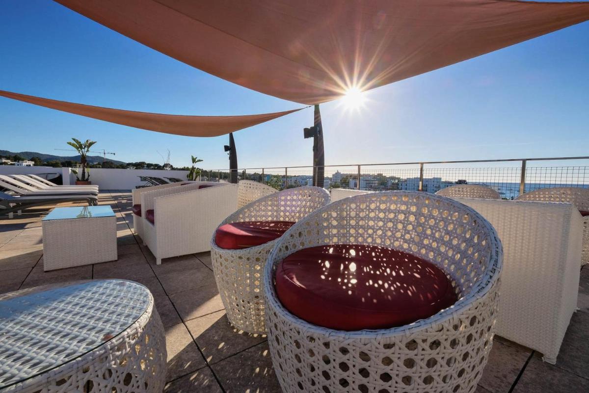 Un balcón o terraza de azuLine Hotel Bergantin