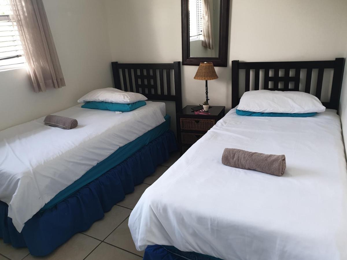 Uvongo Lucian Blue Flag Beach Apartment - Hizvo