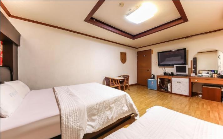 Prince Hotel - Housity