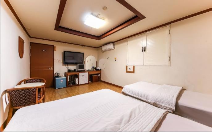 Prince Hotel - Housity