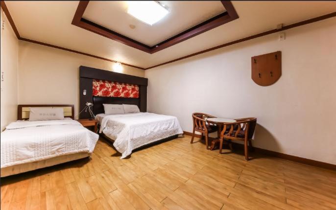 Prince Hotel - Housity