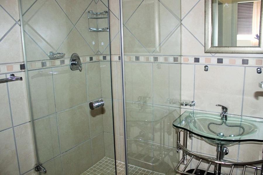 Uvongo Lucian Blue Flag Beach Apartment - Hizvo
