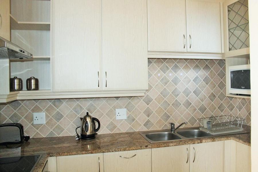 Uvongo Lucian Blue Flag Beach Apartment - Hizvo