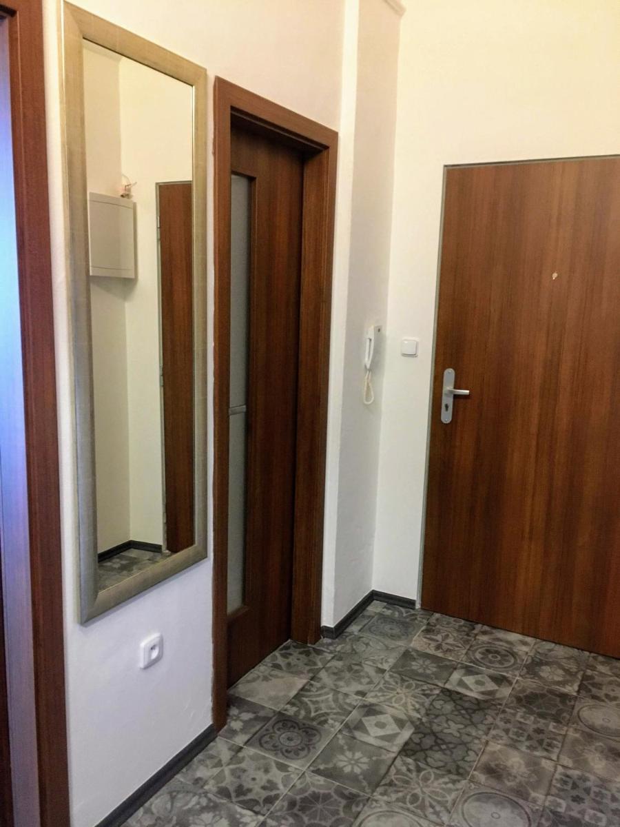 Apartmám na náměstí II - Housity