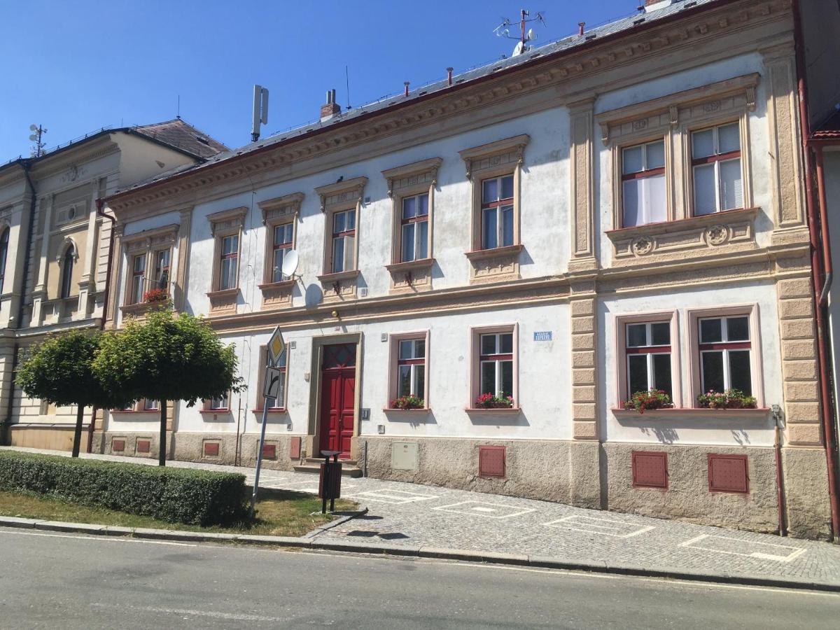 Apartmám na náměstí II - Housity