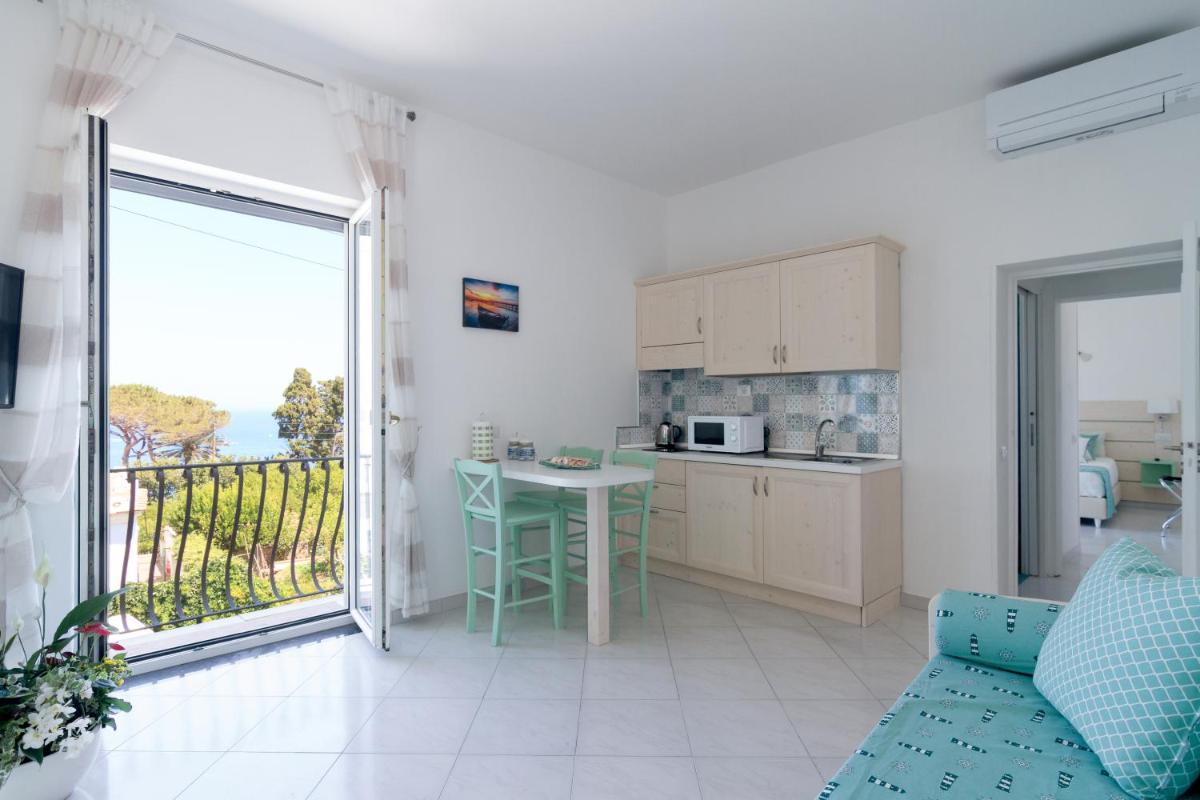 AQUAMARINE Relaxing Capri Suites - Hizvo