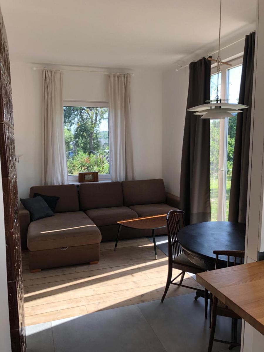 Hillside view house with garden, private parking, quiet location - 12 min to Old town anytime, Long stays welcome - Housity