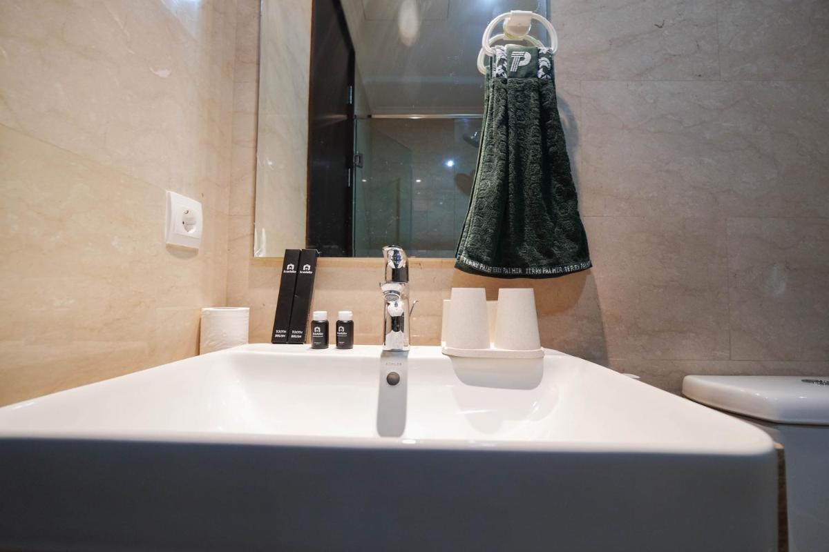 Simply Furnished Studio at Menteng Park Apartment By Travelio - Housity