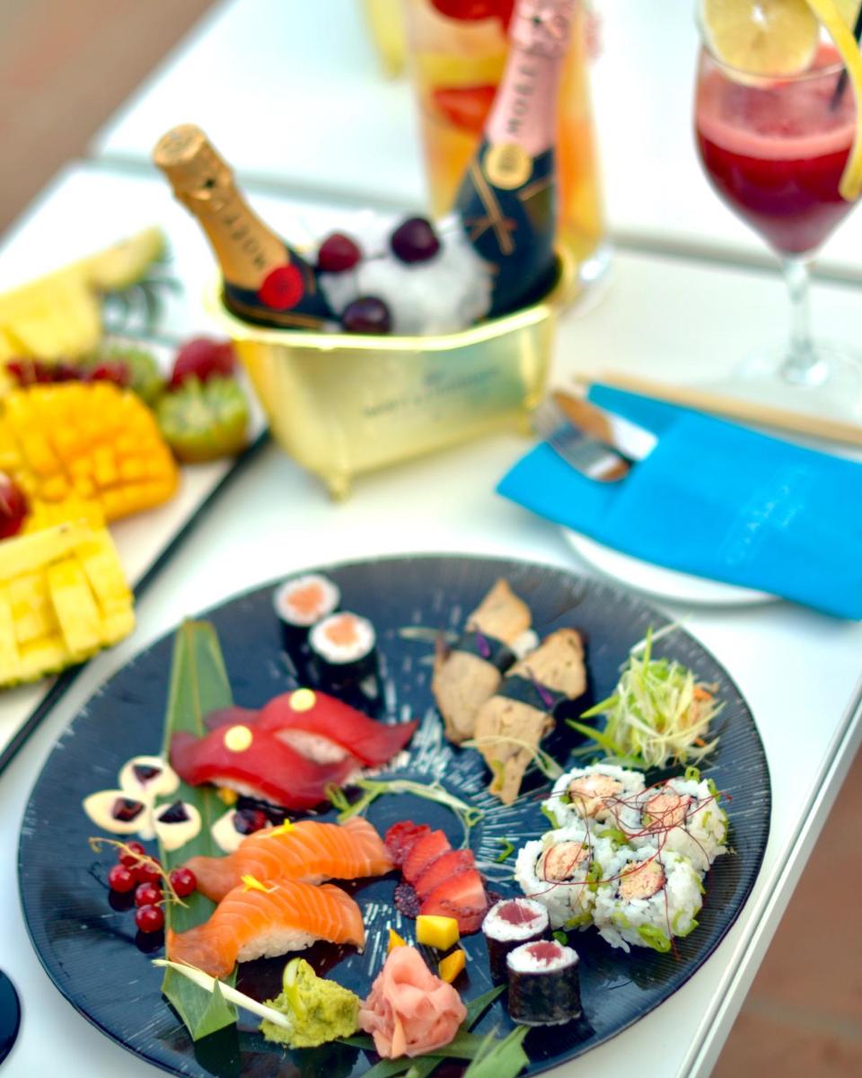 Comida en o cerca de este hotel