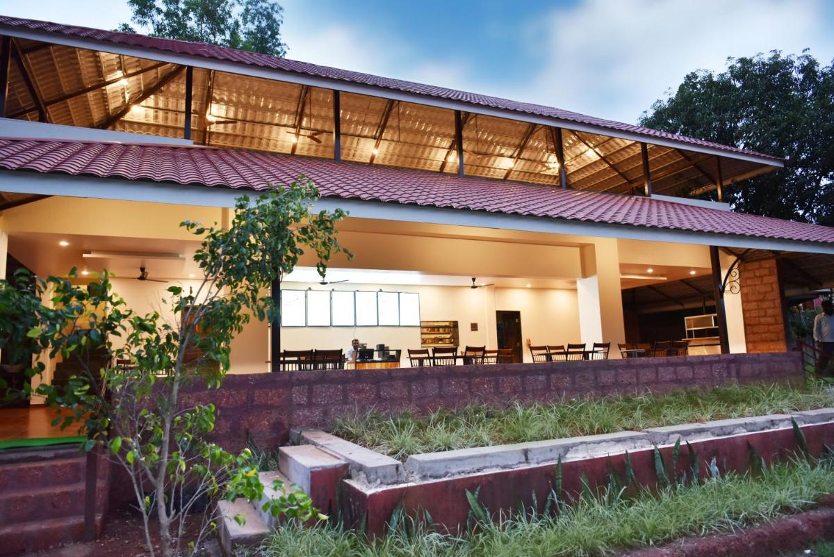 Riverside Inn - Housity