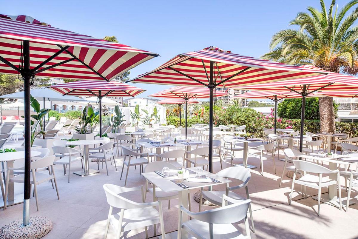 Un restaurante o sitio para comer en FERGUS Style Tobago - Adults Only