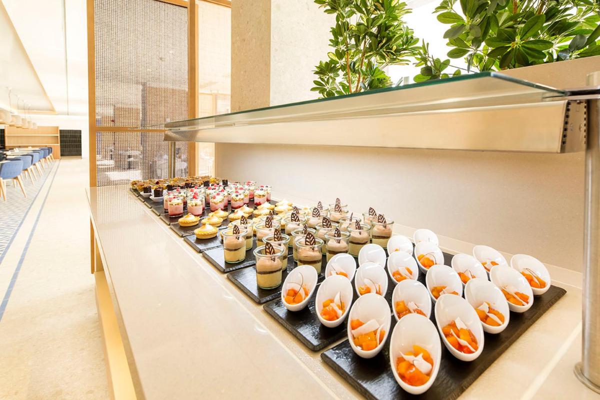 Comida en o cerca de este hotel