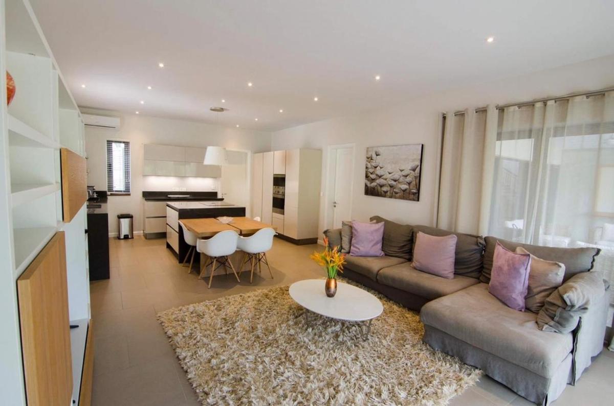 Luxury Family Villa 2601 Beau Champ - Housity
