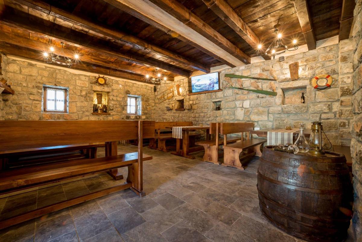Villa Old Castle Apartments - Housity