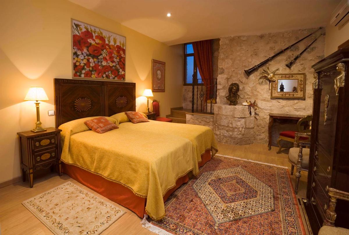 Residencia Real del Castillo de Curiel - Housity
