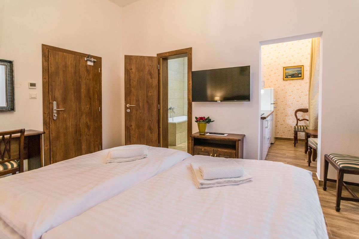 RETRO Apartments Bosak Contactless check-in - Housity
