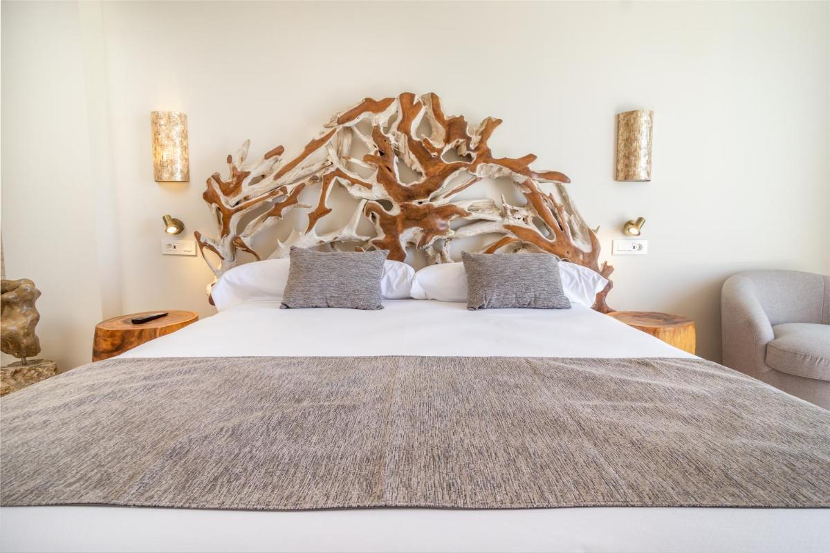 Cama en habitación del Zahara Beach & Spa by QHotels para adultos