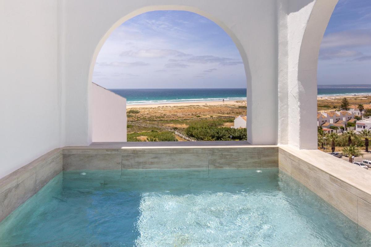 Vista panorámica del entorno cercano al Zahara Beach & Spa by QHotels – Adults Recommended