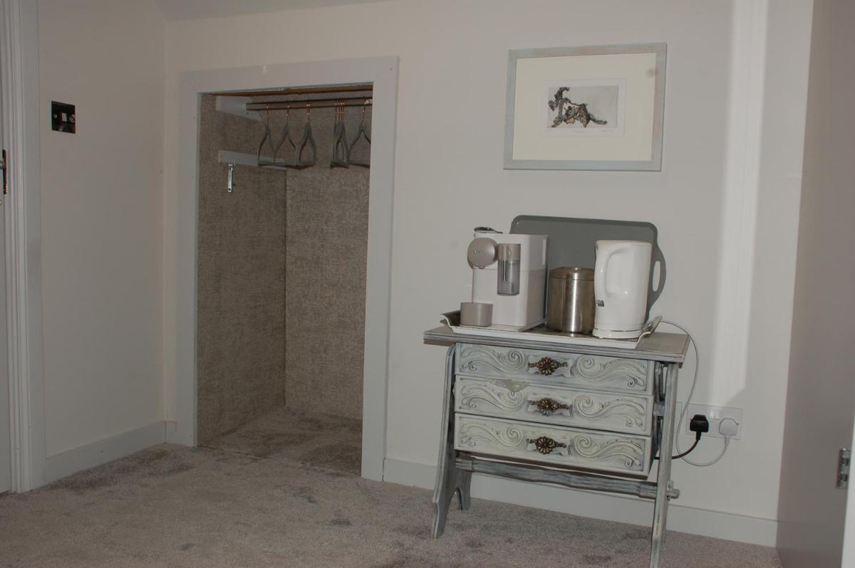 The Little Flock Farm - Housity