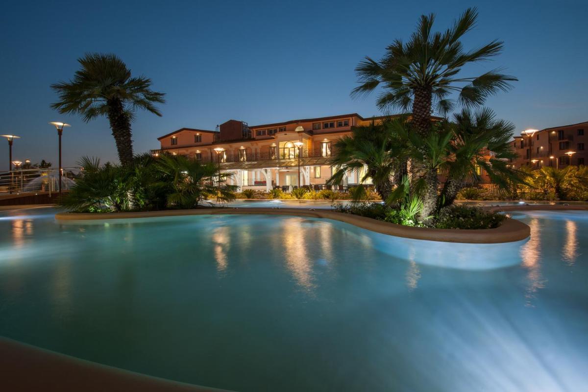 L' Araba Fenice Hotel & Resort - Housity
