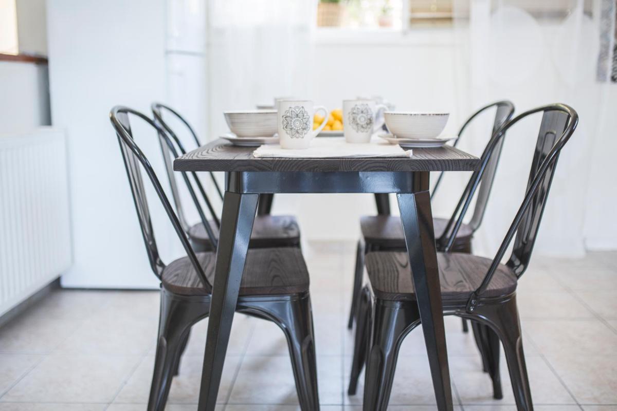 Luxury Skyline Apartment - Housity