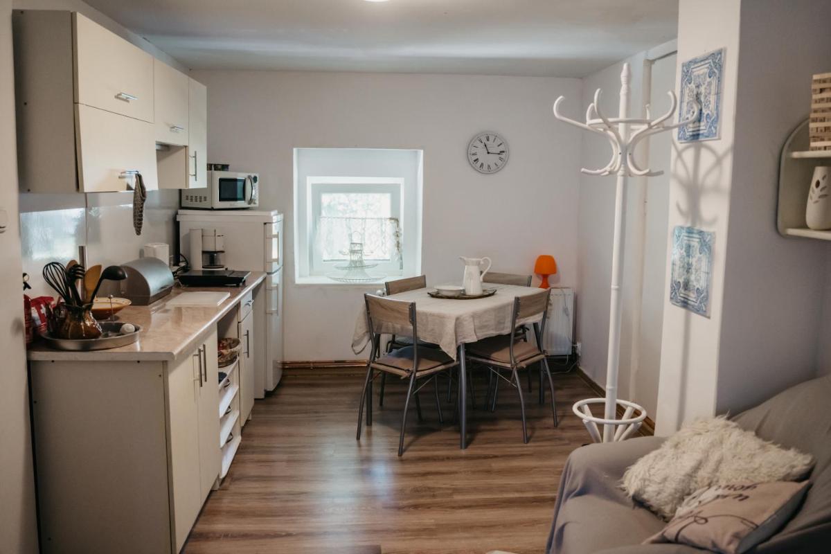 MAGICZNA KUŹNIA - Housity