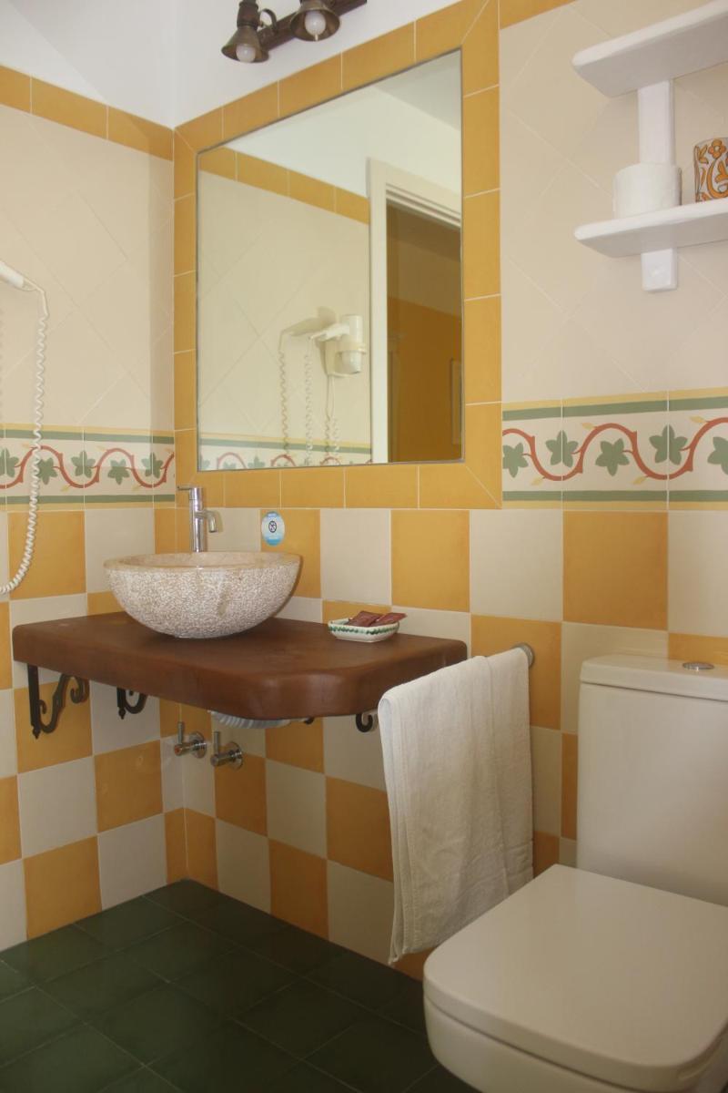 Hostal Los Pinos - Housity